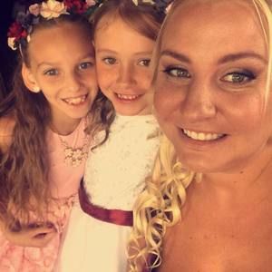 Meet your Posher, Elaine